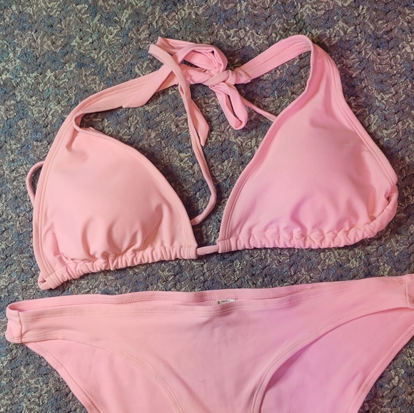 Bikini - Picture 2 of 2